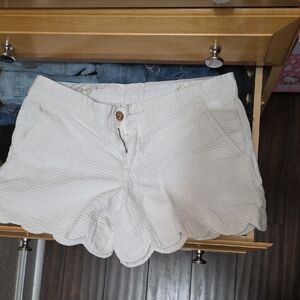 Lilly Pulitzer Women's White Scalloped Shorts Size 4